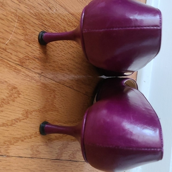 JIMMY Choo Leather Plum Pump - Picture 3 of 7